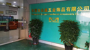 個(gè)性閃耀，工廠直銷 18K金與鈦鋼字母項(xiàng)鏈引領(lǐng)歐美簡約新風(fēng)尚